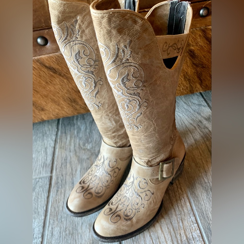 Old Gringo boots. NEVER worn!. Run small.